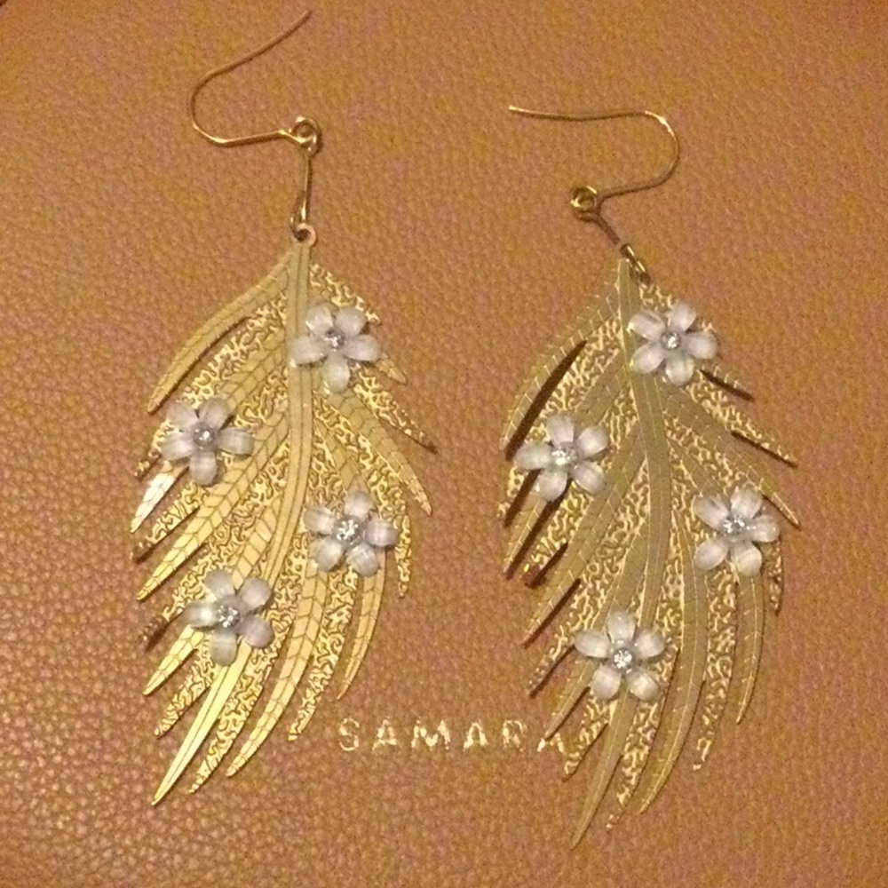 NWOT Floral Foliage Earrings